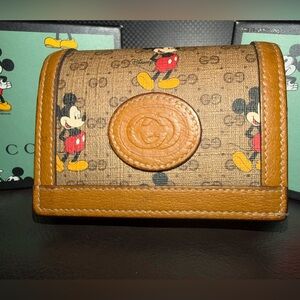GUCCI
X Disney Brown GG Mickey Mouse Wallet ,Box, cards, dust bag and COA